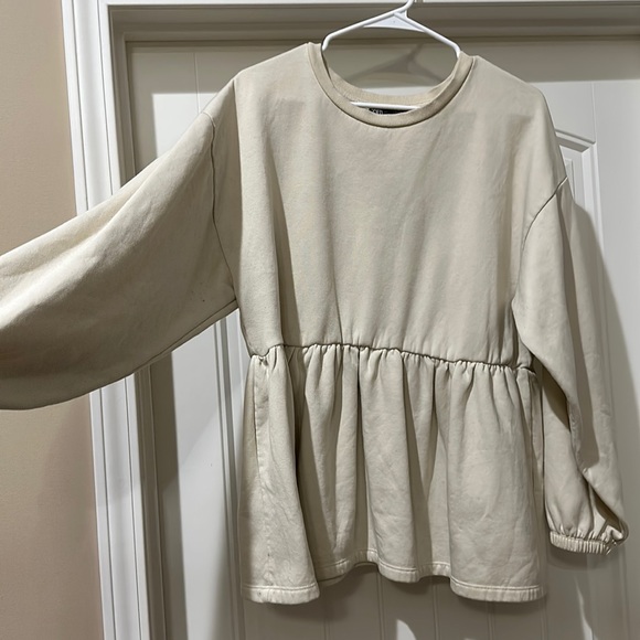 Zara Sweaters - OVERSIZED COZY Peplum sweatshirt